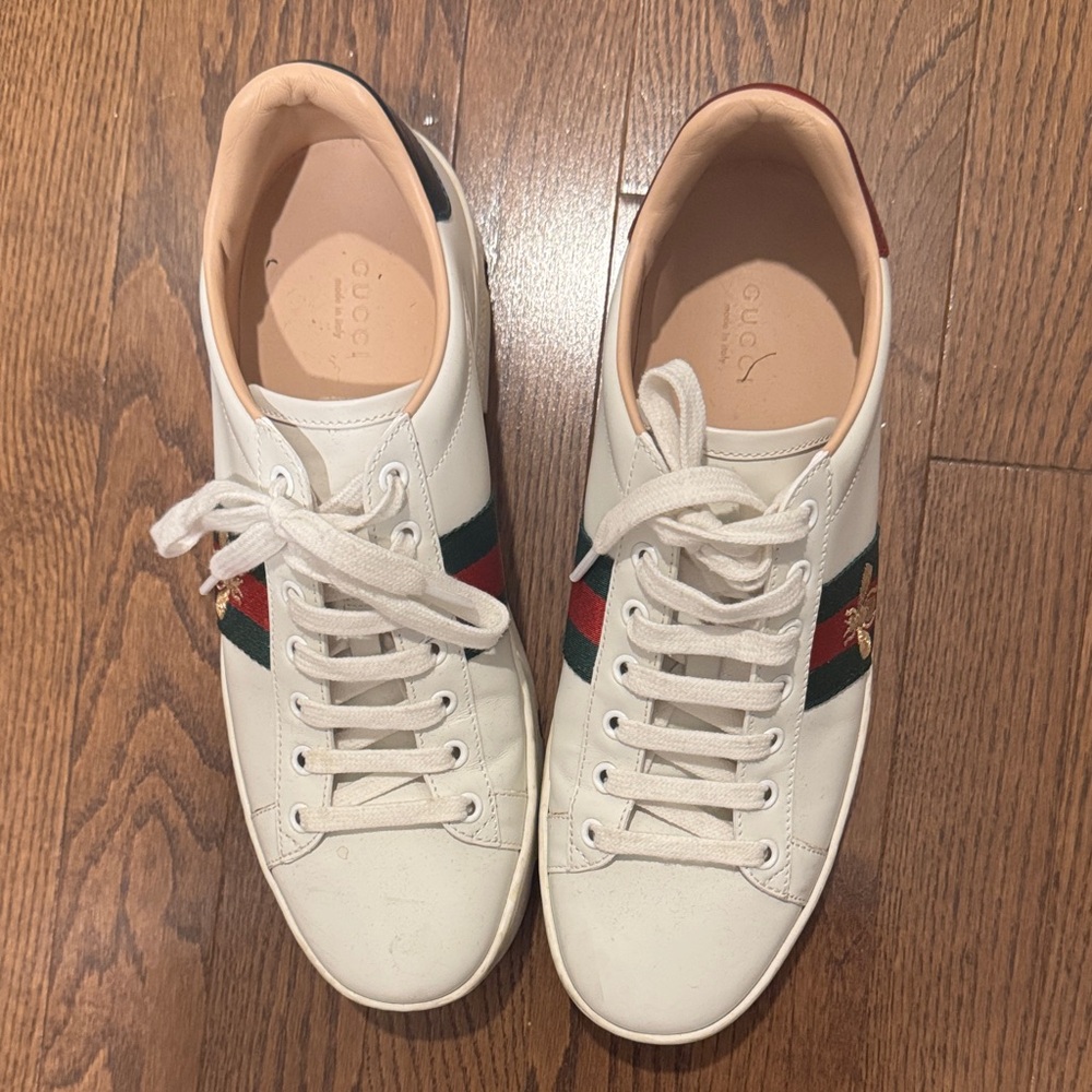 Gucci Women's White Sneakers with Green and Red Stripes